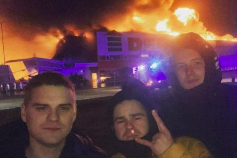 Пожар в Depo: трое молодых людей делают счастливые сэлфи на фоне огня