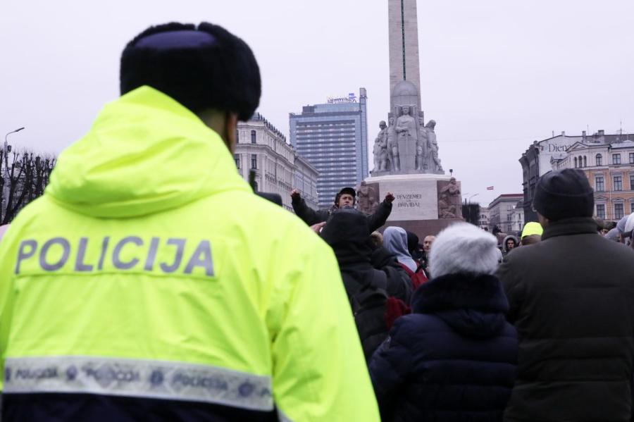 Протесты, штрафы и ограничение свобод: Рига бурлит
