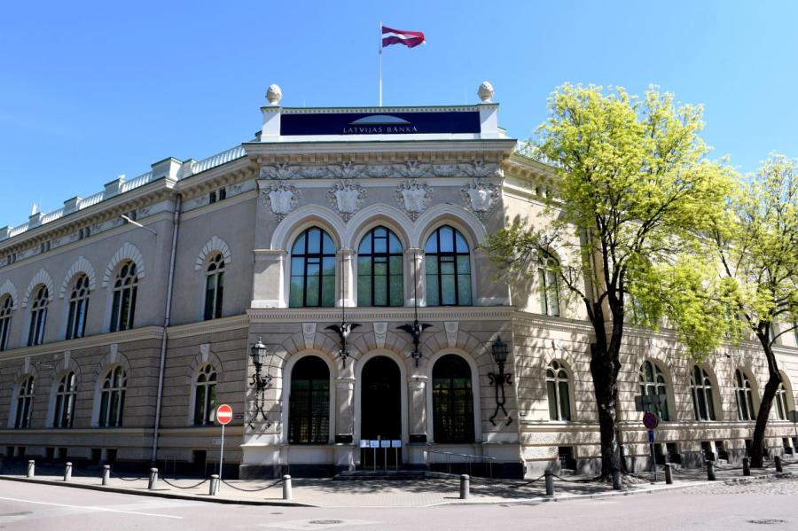 Банк Латвии ограничит прием из-за COVID