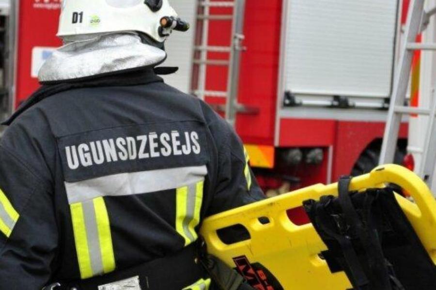 Из горящего дома в Риге спасены три человека