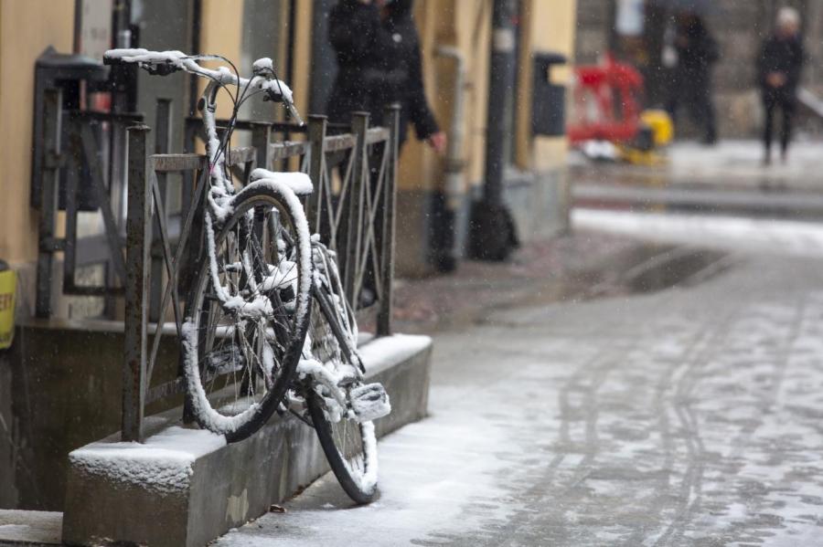 Сегодня синоптики приготовили латвийцам снег, снежную крупу и ледяной дождь
