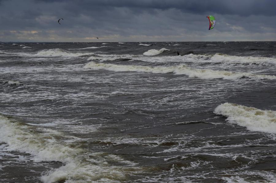 Латвии грозит экологическая беда: на страну идет по морю нефтяное пятно