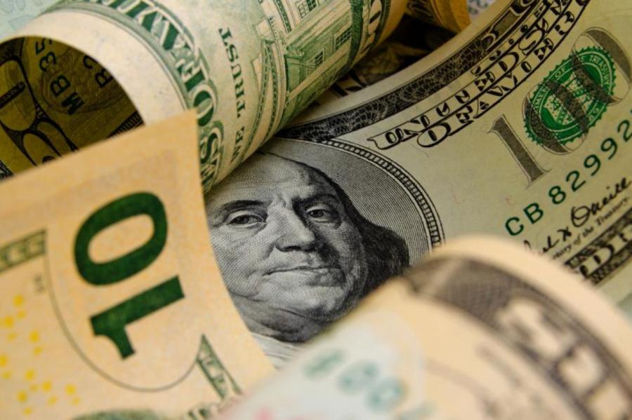 В новом году экономисты советуют держаться от доллара подальше