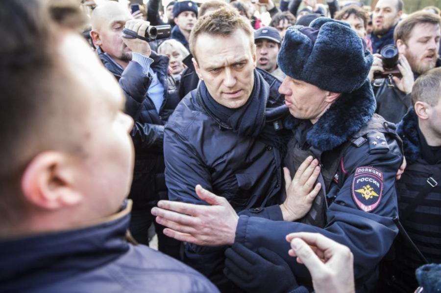 Путин подписал закон о запрете финансирования митингов из-за рубежа