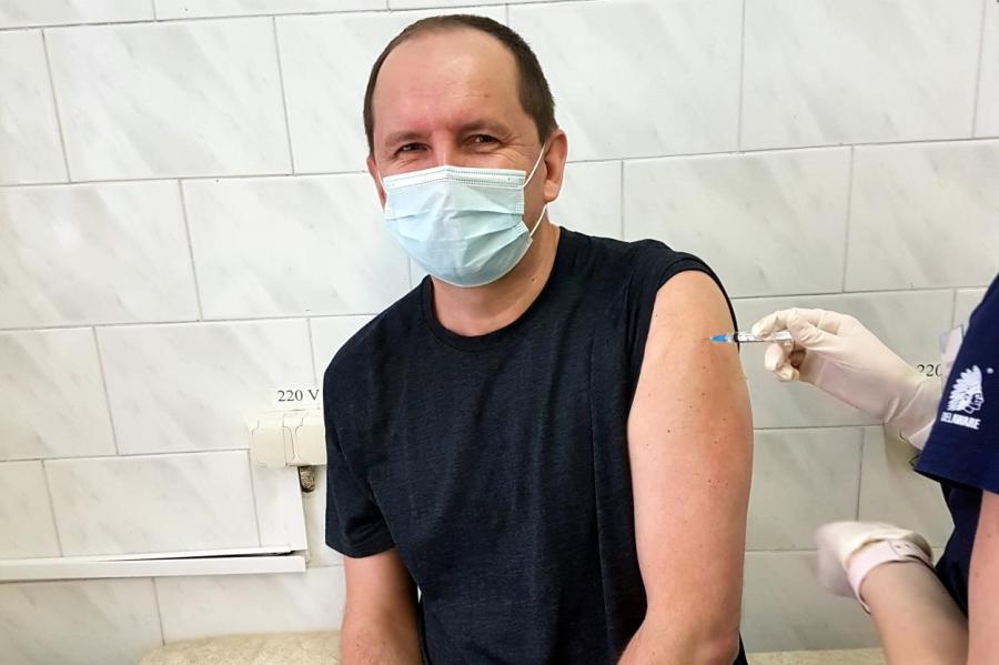 Странные ощущения: латвийский журналист на себе испытал российскую вакцину