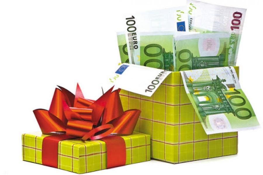 Подарок под ёлочку: чиновники ЛР раздали друг другу премий на полмиллиона евро