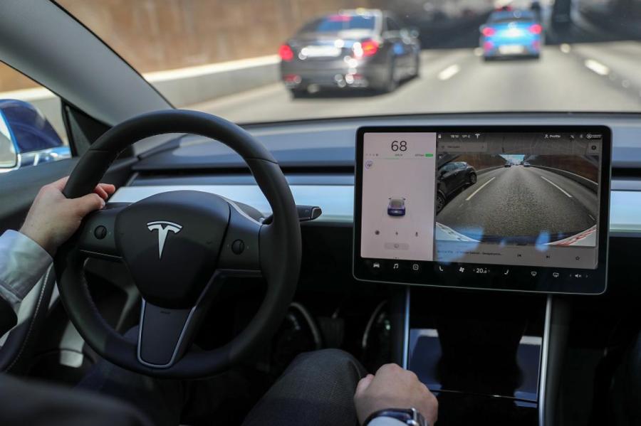 Tesla Model 3 проехала на автопилоте от Сан-Франциско до Лос-Анджелеса (ВИДЕО)