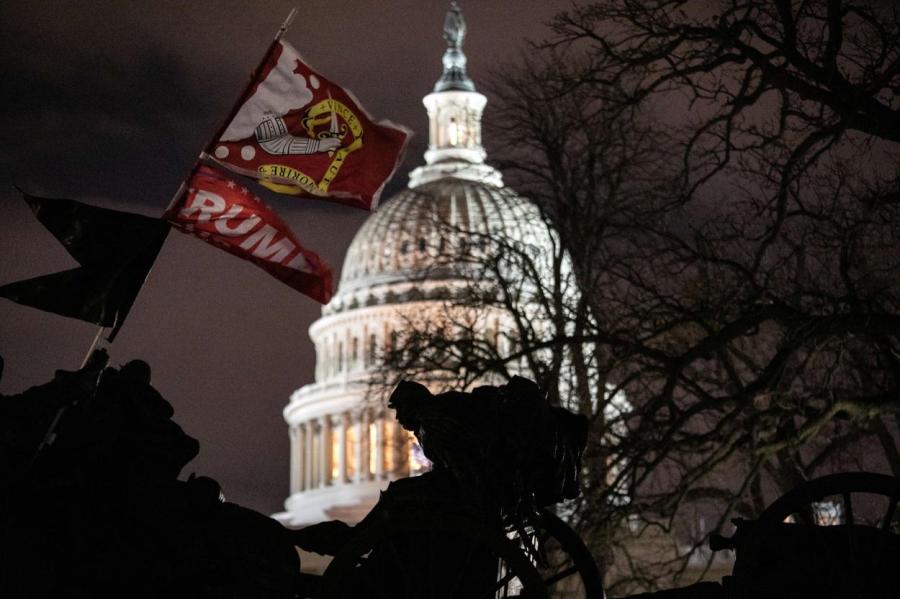 Четыре человека погибли в ходе протестов в Вашингтоне; режим ЧС продлен