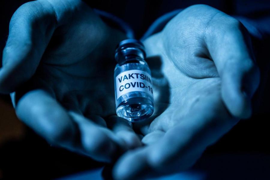Опубликован список побочных эффектов от вакцины, которую завезли в Латвию