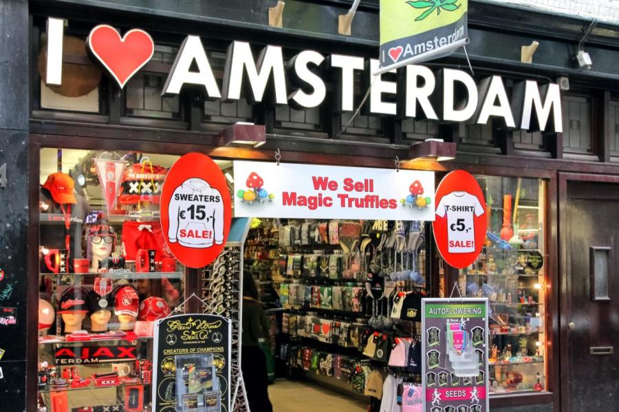 В Амстердаме перестанут продавать наркотики туристам