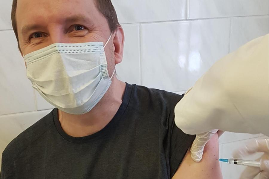 Испытано на себе: латвийскому журналисту вкололи вторую дозу вакцины от Covid–19