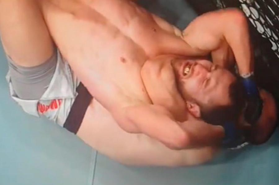 Брат Нурмагомедова победил в дебютном бою в UFC
