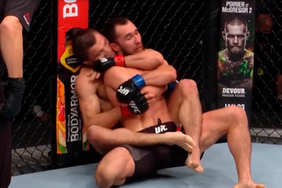 Появилось видео первой победы брата Нурмагомедова в UFC