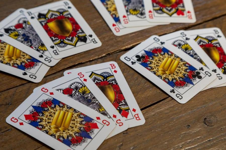 В Европе появились гендерно-нейтральные игральные карты
