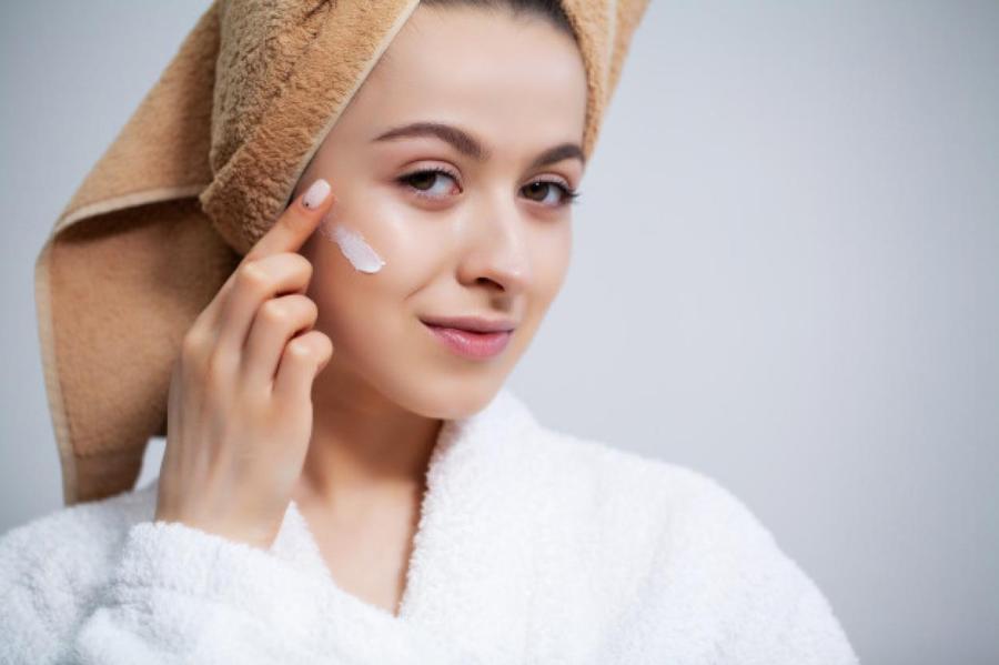 Шесть средств, которые косметологи не рекомендуют наносить на кожу