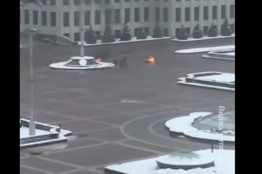 У Дома правительства в Минске человек совершил попытку самосожжения