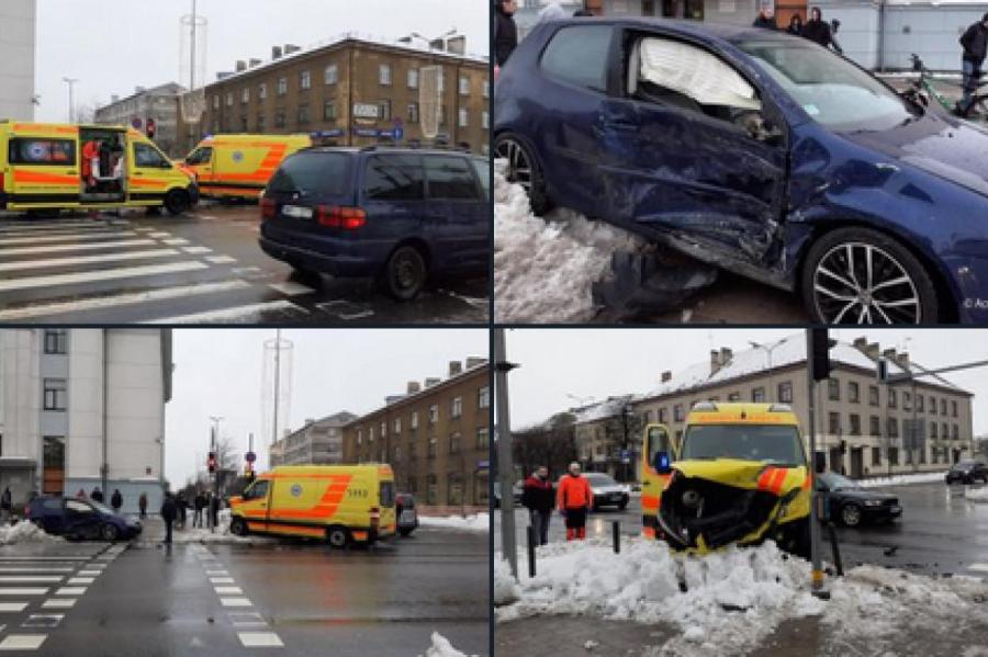 В Елгаве произошло ДТП с участием легкового автомобиля и «скорой»
