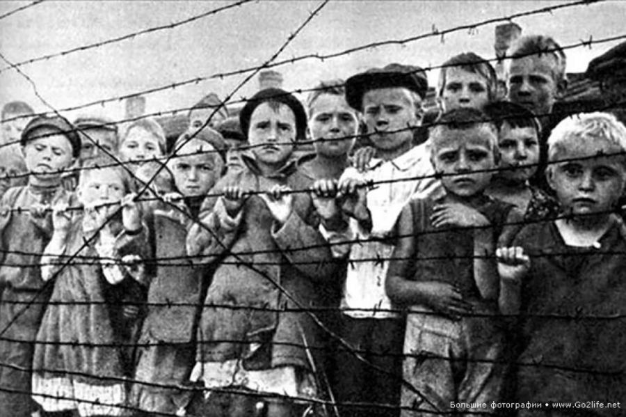 Премьер-министр Кришьянис Кариньш почтил память жертв Холокоста