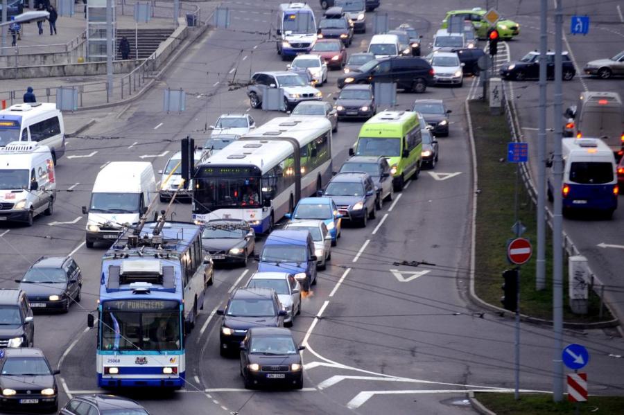 Последствия ковид-кризиса: Латвия пересаживается с новых авто в «мусорники»