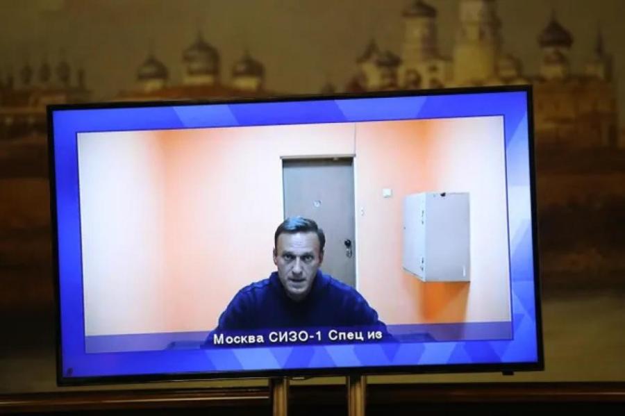 Суд оставил Алексея Навального за решеткой