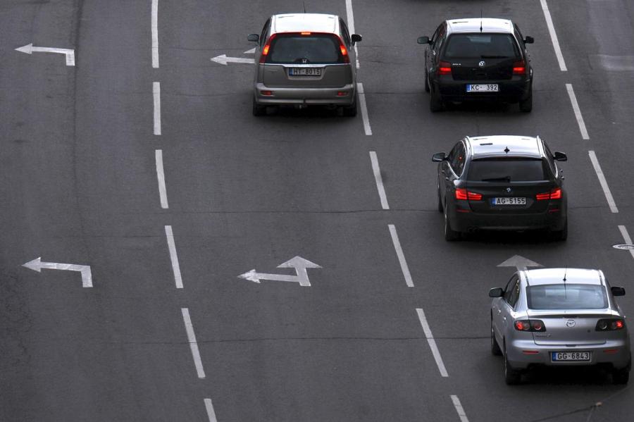 Зато экологично?! В Латвии на 34,4% рухнуло число зарегистрированных автомобилей