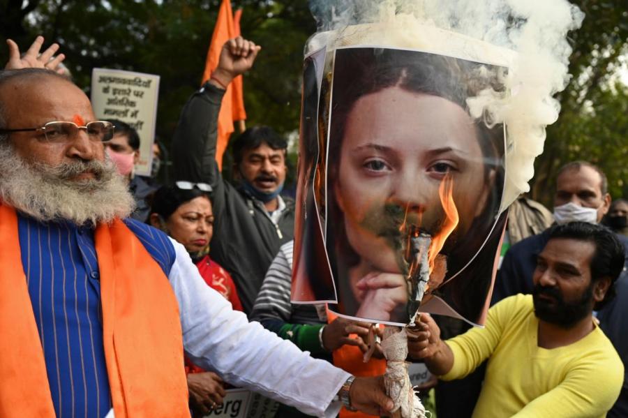 Аккуратнее с методичками! В Индии Грету Тунберг обвинили в разжигании протестов
