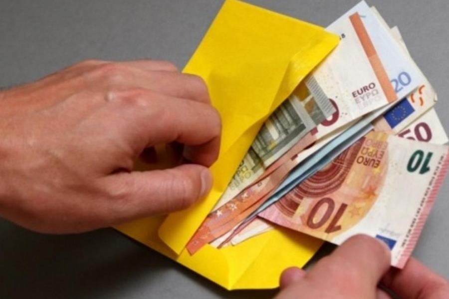Латвийским строителям в конвертах заплатили более 100 тысяч евро