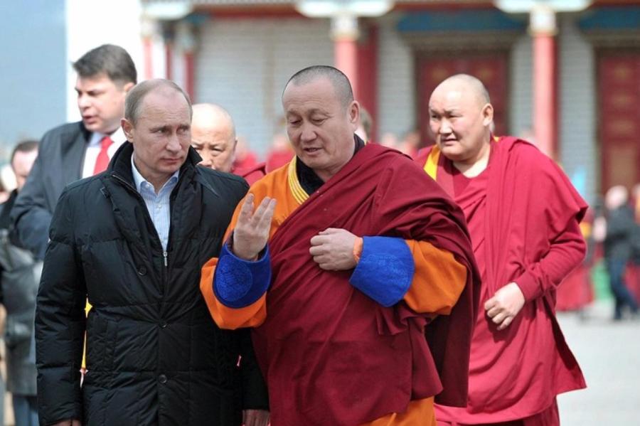 Путин поздравил буддистов России с Новым годом