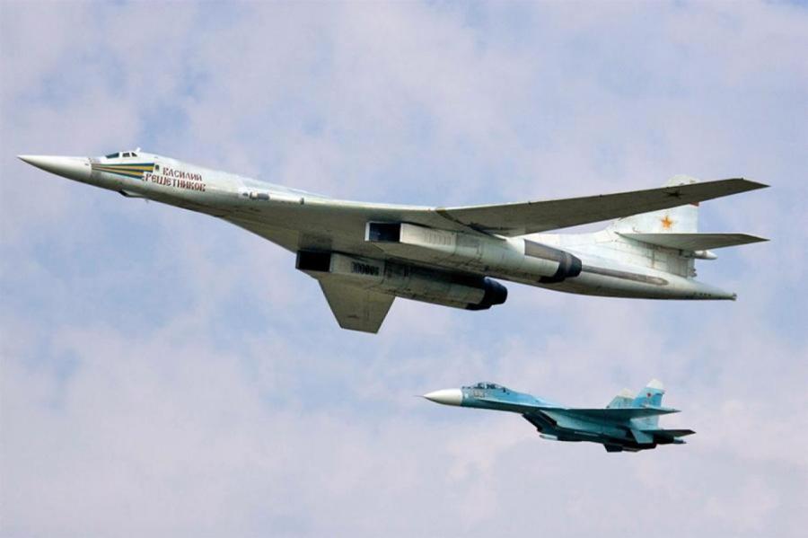 Вы не поверите: зачем красят в белый цвет ракетоносцы Ту-160