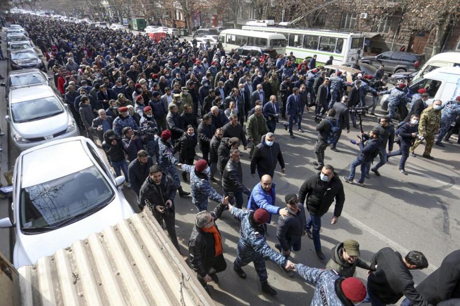 В Армении опять неспокойно, в Ереване собираются демонстранты