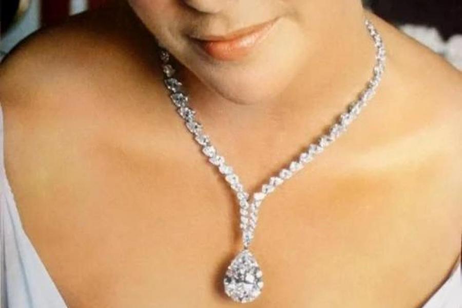 История одного украшения: огромный бриллиант, принадлежавший Элизабет Тейлор