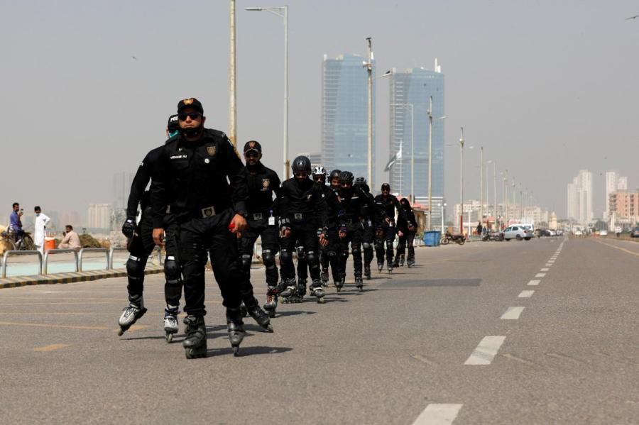 В Пакистане появилось подразделение полицейских на роликах