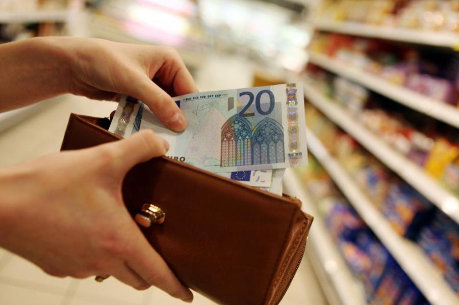 ЦСУ: средняя брутто-зарплата в Латвии выросла