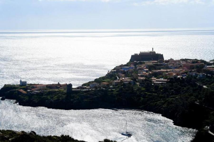 На итальянском труднодоступном острове произошла серия краж. Под подозрением все