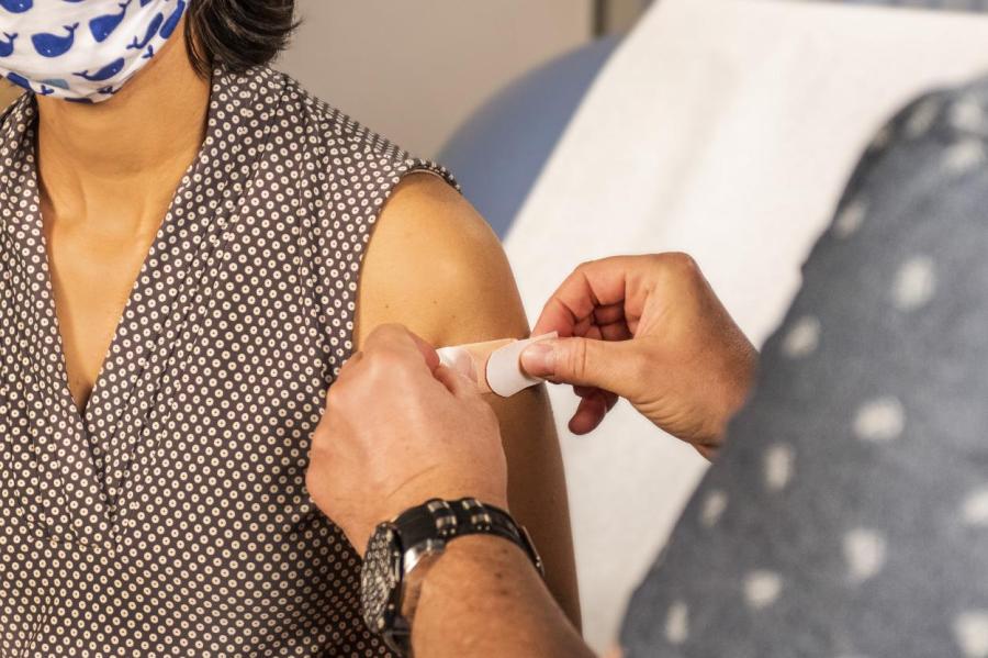 В Екабпилсской больнице очередь на прививки от "Covid-19" занята до конца марта