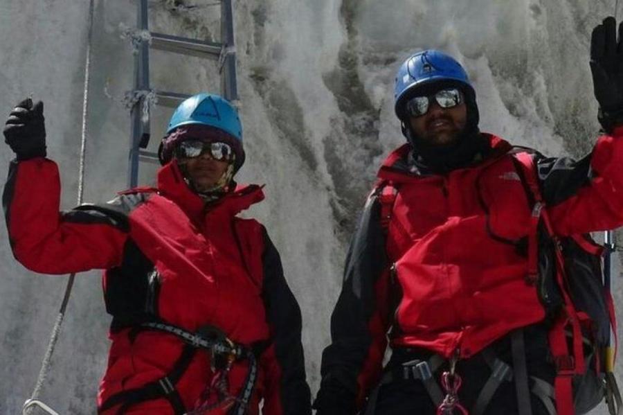 Два индийца соврали о подъеме на Эверест и подделали фото