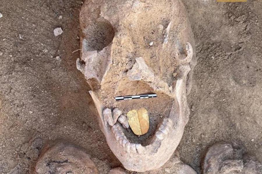 В Египте нашли уникальную мумию с золотым языком