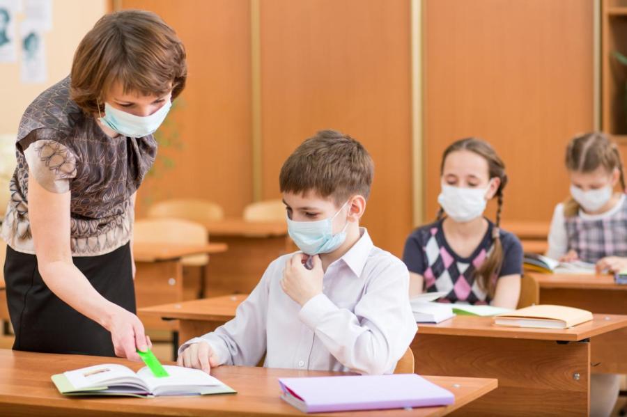 Сейм поручил правительству рассмотреть целесообразность ношения масок в школе