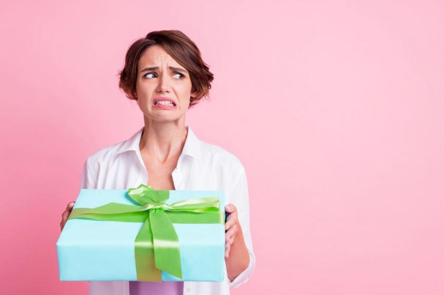 Чего хотят женщины: женщины назвали самые желанные подарки на 8 марта