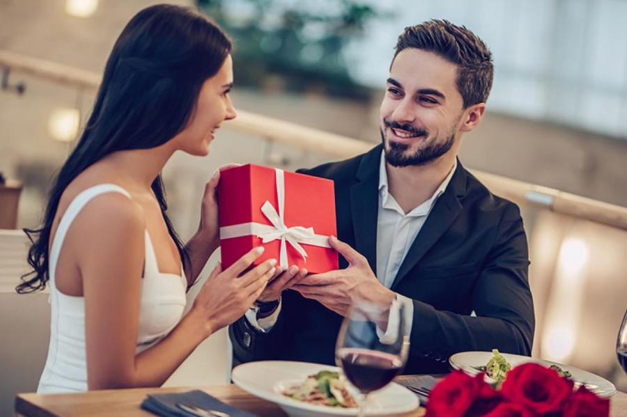BB.lv: 6 правильных способов, как попросить подарок у мужчины и не получитьотказ