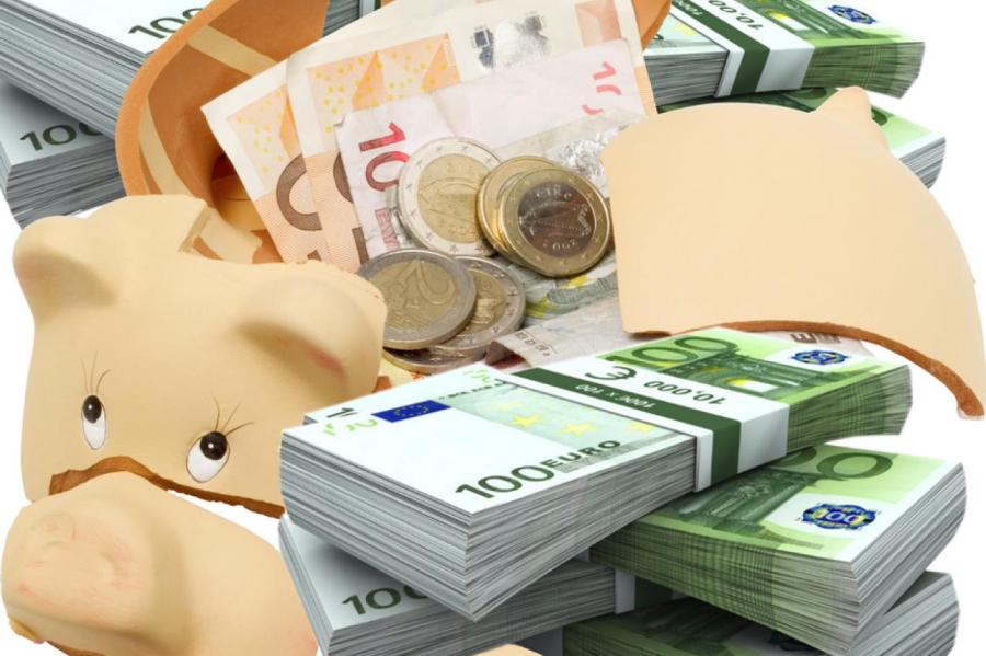 Латвию залило деньгами: кому и зачем раздают сотни миллионов евро