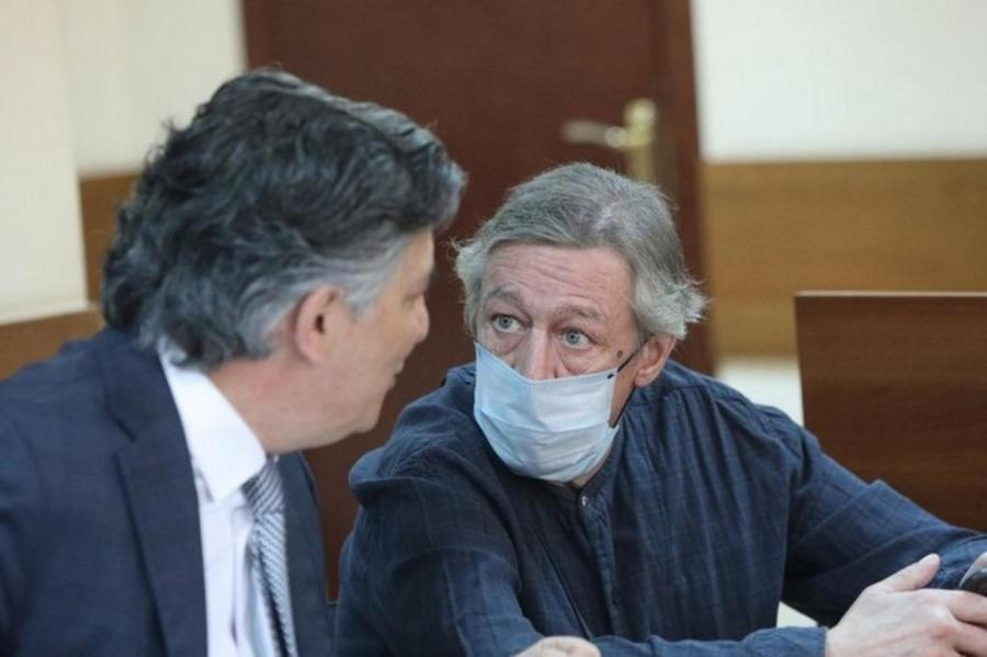 Адвокат: «Ефремов перепутал суд со съёмочной площадкой!»