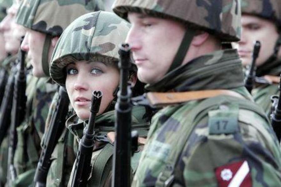 Подсчитали, сколько женщин служит в латвийской армии
