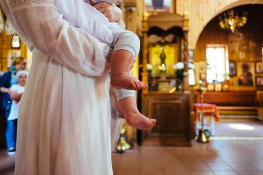 Можно ли беременной крестить детей