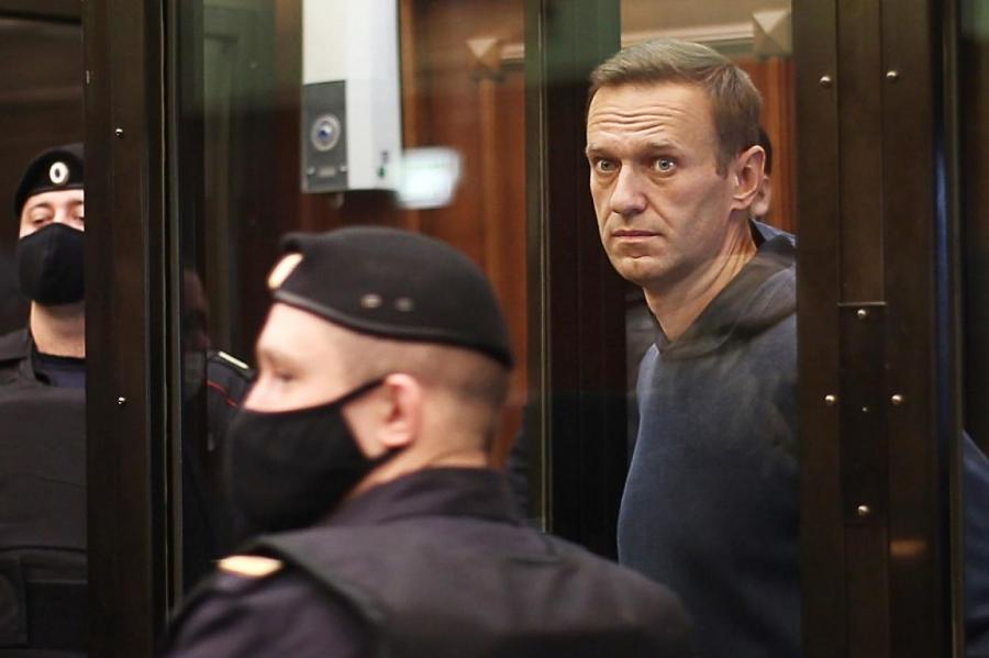 Навальный получил шесть выговоров за две недели в колонии