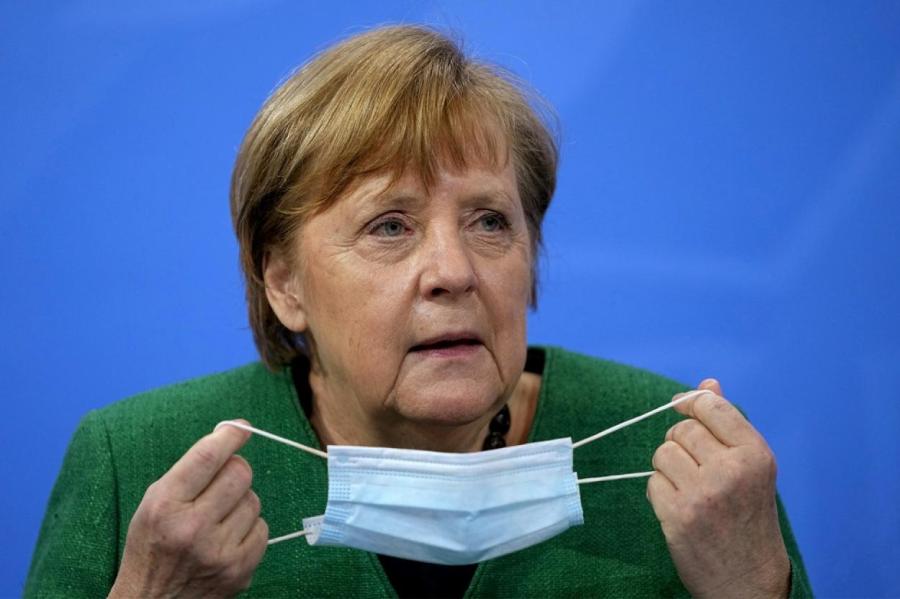 Меркель отказалась вакцинироваться от коронавируса вне очереди