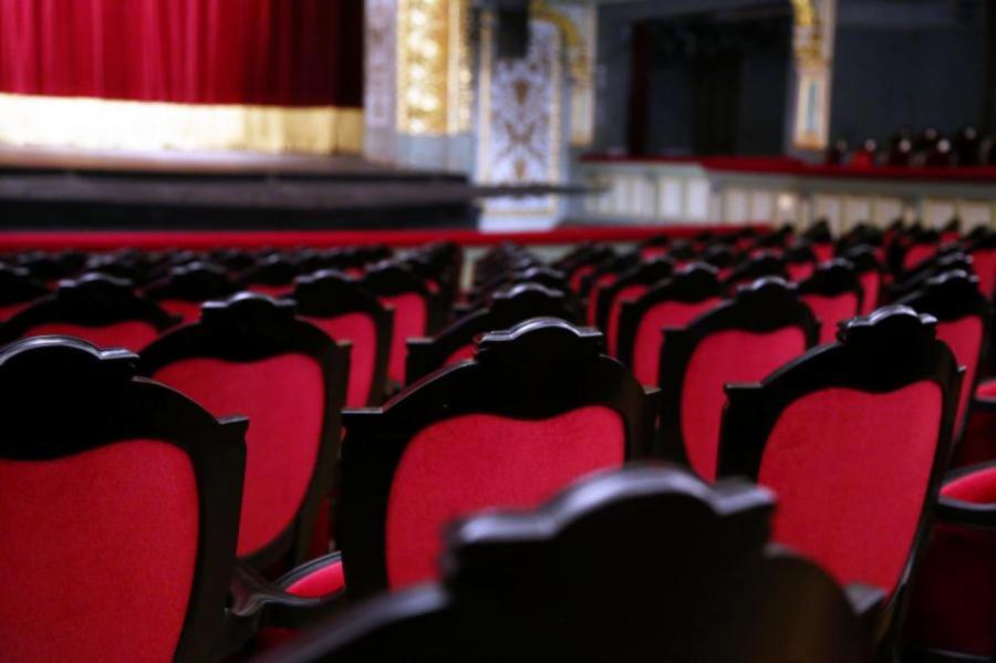 Латвийские театры ждут сценариев от... правительства. Лодок не предлагать!