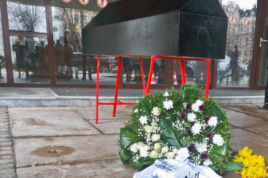 В Риге прошли похороны Всемирного торгового центра (ФОТО)
