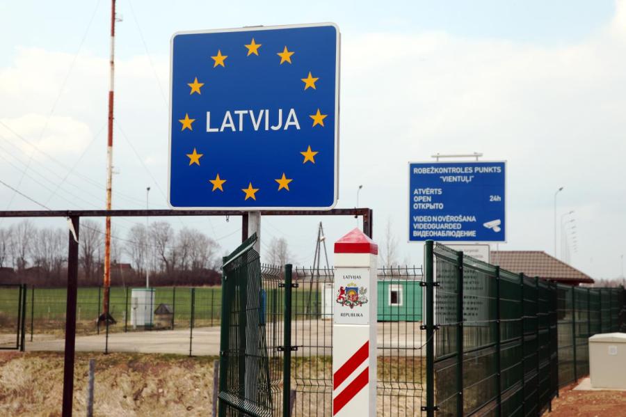 Мужчина и женщина прошмыгнули через границу Латвии, но напоролись на белорусов