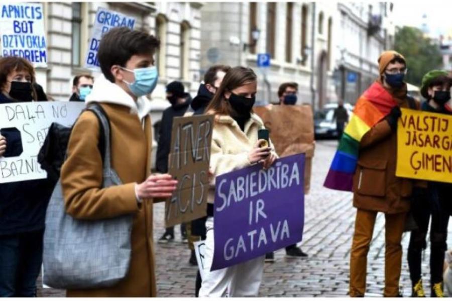 Забота об ЛГБТ: суд Сатверсме принял новое решение в пользу однополых пар